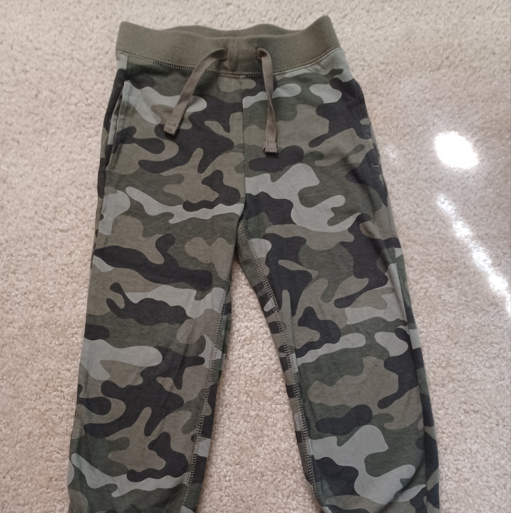 Gap youth 5Y camouflage sweat pants